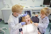 Здоровье зубов ребенка: профессиональные услуги стоматологии Mom`s
