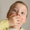 Плохой запах изо рта у ребенка – причины, что делать