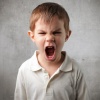 Детская агрессия: как проявляется, причины, что делать