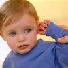Что делать, если у ребенка болит ухо? Первая помощь при ушных болях у детей